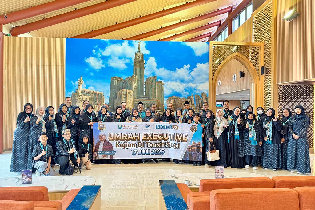 Khazzanah Tour Berangkatkan Jamaah Umroh Executive “Kajian di Tanah Suci” Bersama KH. Abdul Wahab, Lc